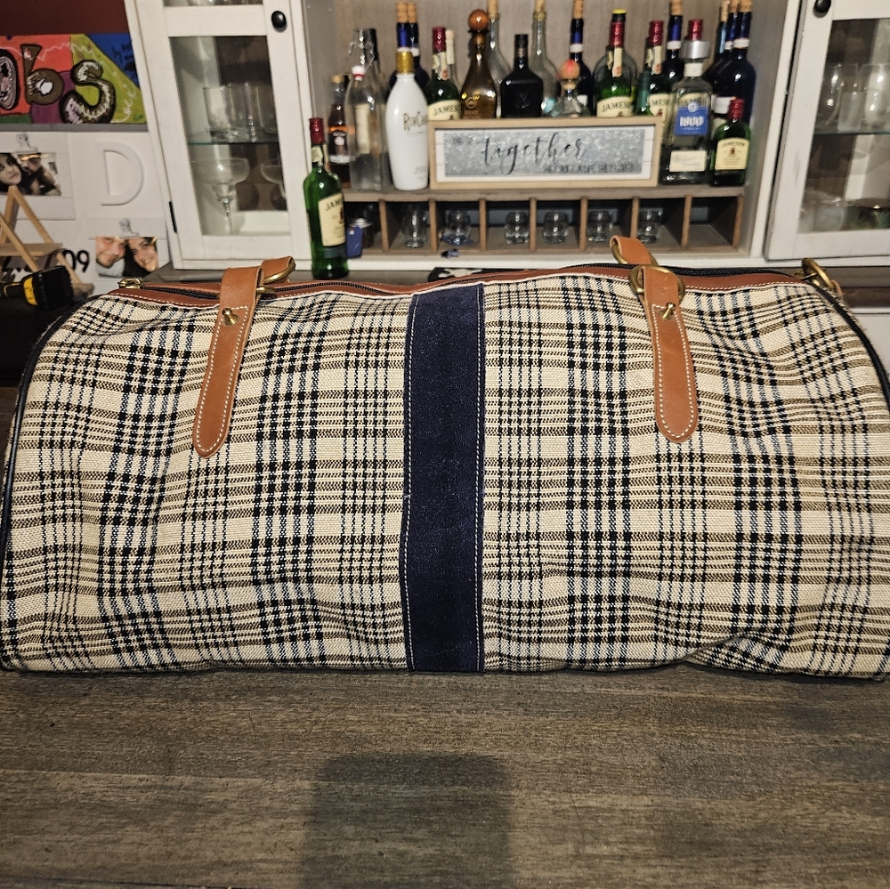 5/A Baker® Duffle Bag With Matching ORIGINAL 5/A Baker Blanket Wristlet Cosmetic - Picture 5 of 12